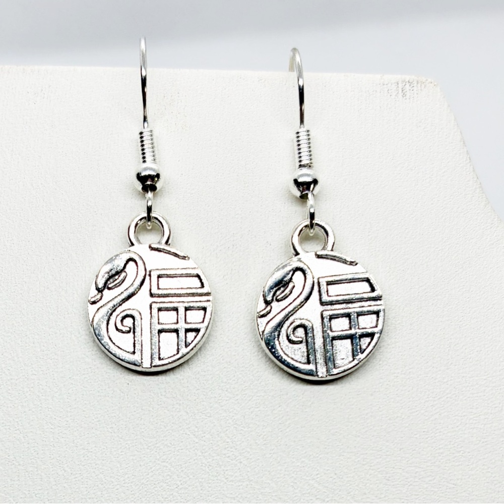 Earrings Snake Crest Slytherin Hogwarts Harry Potter Silver Tone Witch Goth Punk
